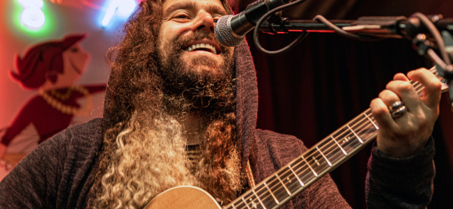 PHOTOS/VIDEO: Coheed and Cambria acoustic at Gallery of Sound in Wilkes-Barre, 05/16/19