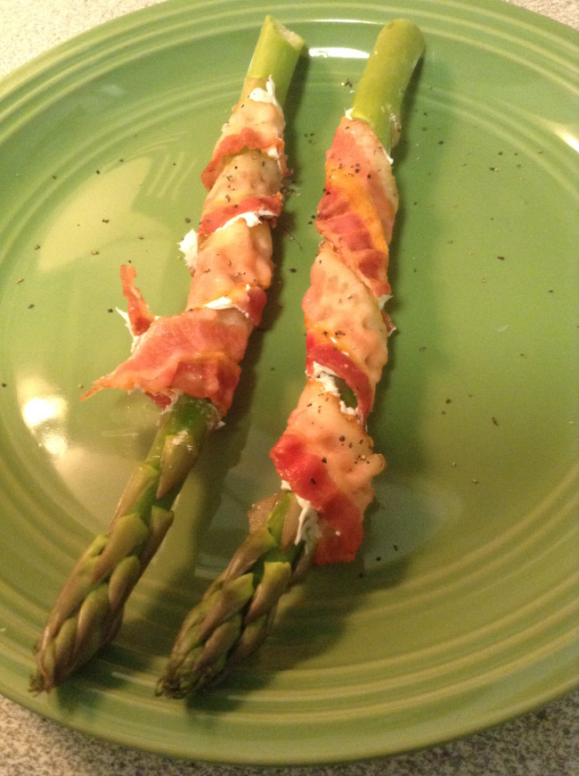 QUICK APPS & FOOTBALL SNAPS: Week 7 – Bacon and cream cheese wrapped asparagus spears