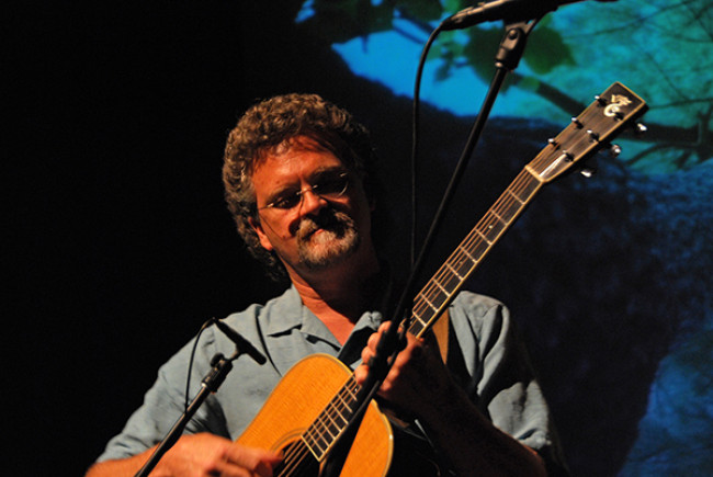 Guitar virtuoso Tim Farrell will perform and hold fingerstyle workshop in Honesdale on April 18