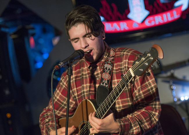 SONG PREMIERE: Singer/songwriter James Barrett faces uncertainty under ‘The Lamp Post’