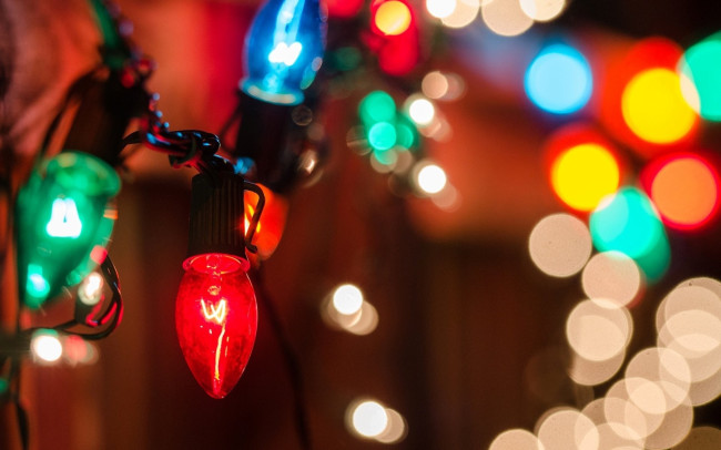 BUT I DIGRESS: What your choice of Christmas lights says about you