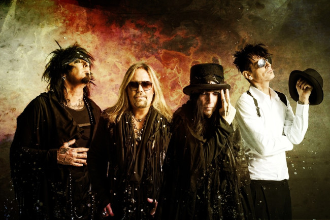 Mötley Crüe and Def Leppard co-headline Hersheypark Stadium concert with Poison and Joan Jett on Aug. 11