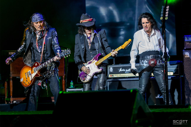 REVIEW/PHOTOS: Iconic rockers Hollywood Vampires blissfully bite into Bethel Woods